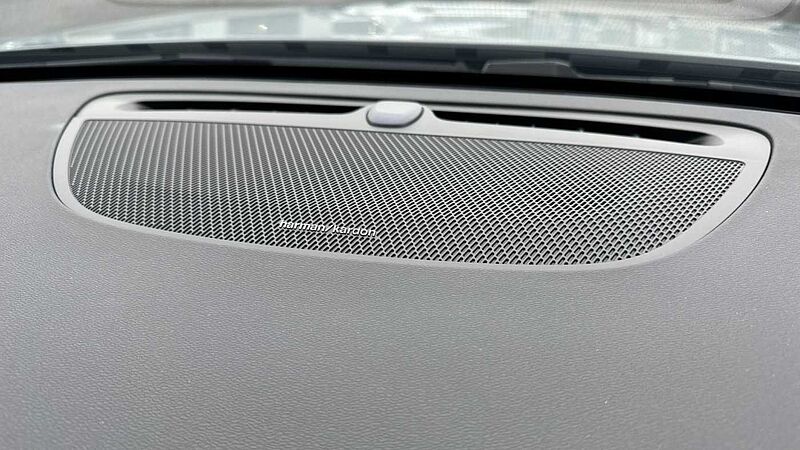 Volvo V60 Ultra, T8 AWD Plug-in hybrid, Electric/Petrol, Dark