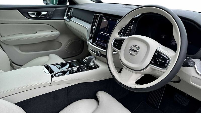 Volvo V60 Ultra, T8 AWD Plug-in hybrid, Electric/Petrol, Dark