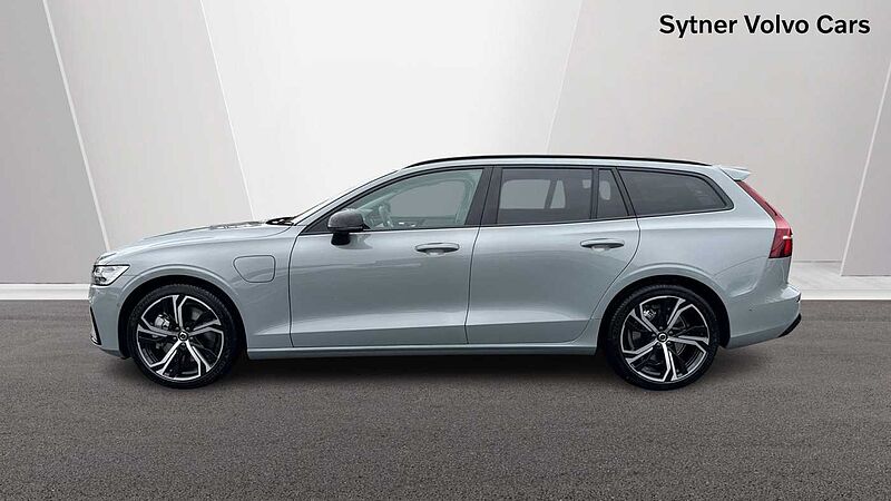 Volvo V60 Ultra, T8 AWD Plug-in hybrid, Electric/Petrol, Dark