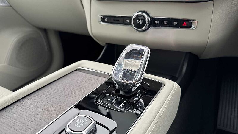 Volvo XC90 Ultra, T8 AWD Plug-in hybrid, Electric/Petrol, Dark, 7 Seats