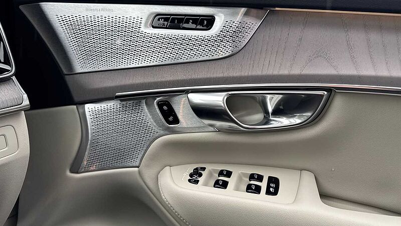 Volvo XC90 Ultra, T8 AWD Plug-in hybrid, Electric/Petrol, Dark, 7 Seats