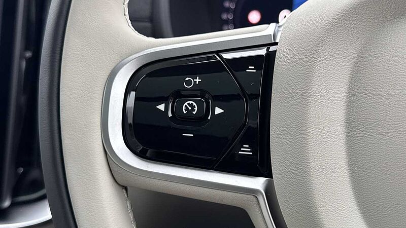 Volvo XC90 Ultra, T8 AWD Plug-in hybrid, Electric/Petrol, Dark, 7 Seats