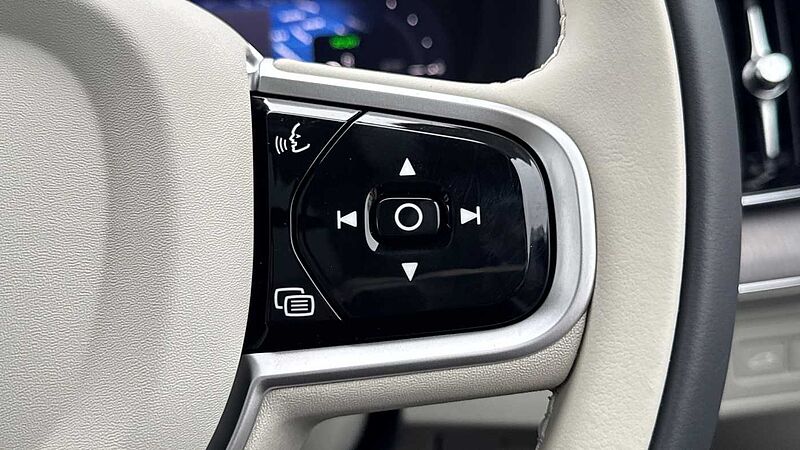 Volvo XC90 Ultra, T8 AWD Plug-in hybrid, Electric/Petrol, Dark, 7 Seats