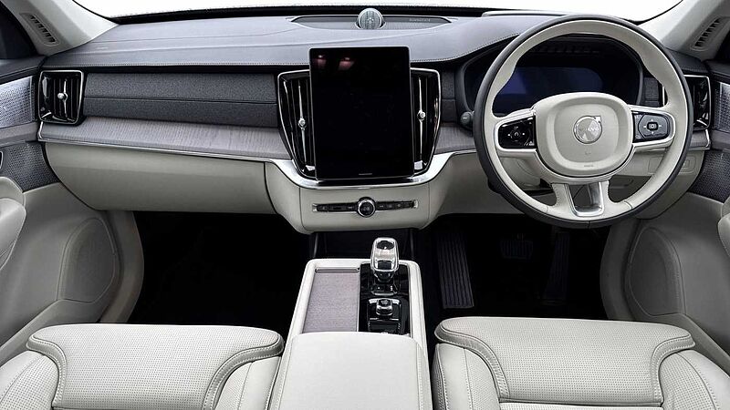 Volvo XC90 Ultra, T8 AWD Plug-in hybrid, Electric/Petrol, Dark, 7 Seats