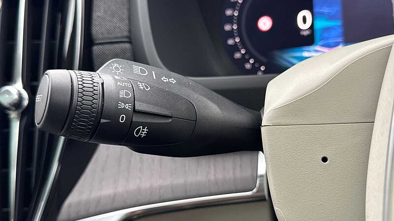 Volvo XC90 Ultra, T8 AWD Plug-in hybrid, Electric/Petrol, Dark, 7 Seats