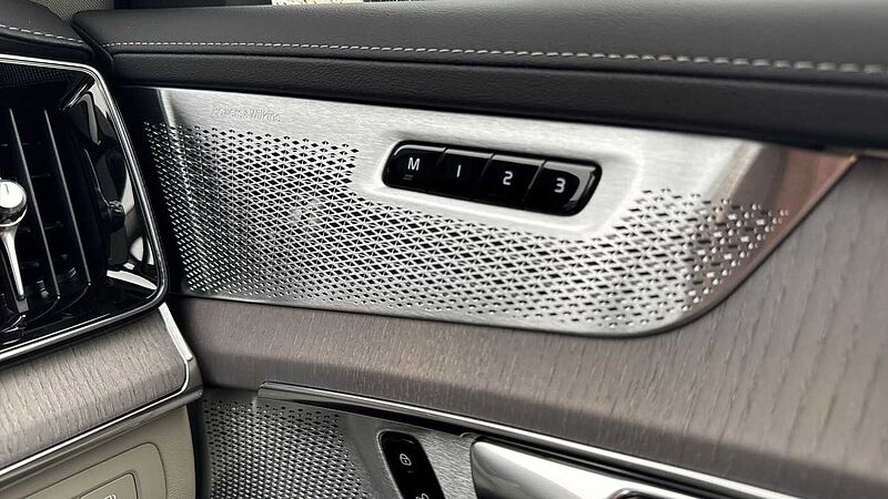 Volvo XC90 Ultra, T8 AWD Plug-in hybrid, Electric/Petrol, Dark, 7 Seats