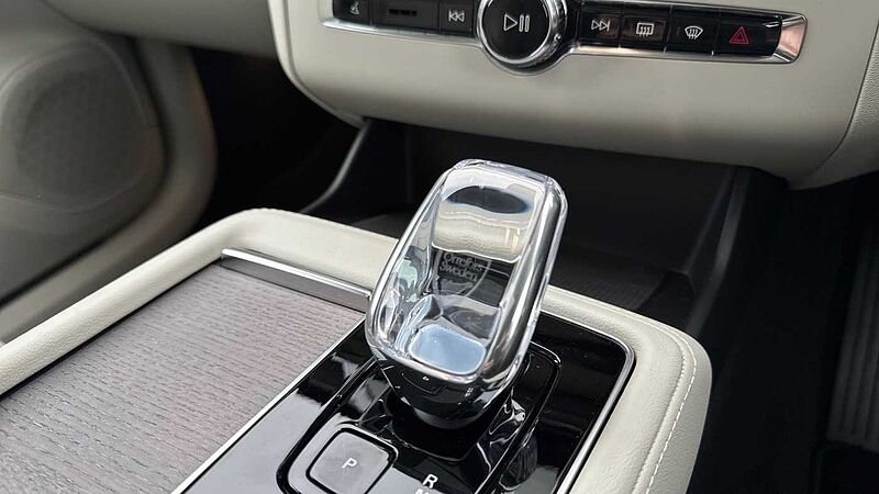 Volvo XC90 Ultra, T8 AWD Plug-in hybrid, Electric/Petrol, Dark, 7 Seats