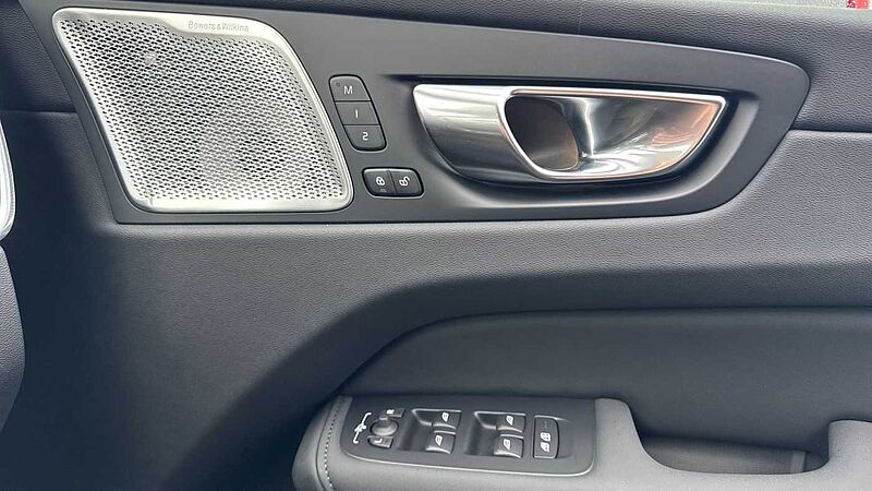 Volvo XC60 Black Edition Ultra, T8 AWD Plug-in hybrid, Electric/Petrol