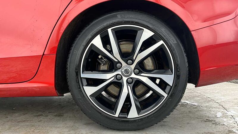 Volvo S60 R-Design, B5 mild hybrid (Rear Camera, Cruise Control)