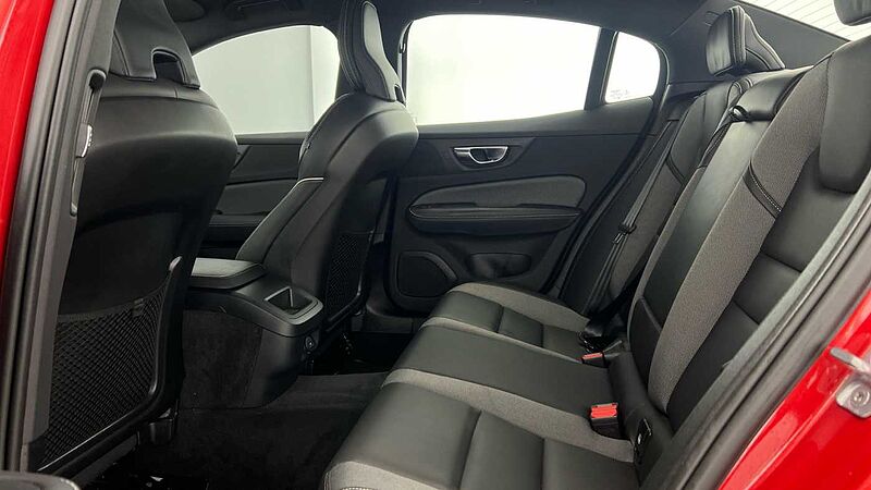 Volvo S60 R-Design, B5 mild hybrid (Rear Camera, Cruise Control)