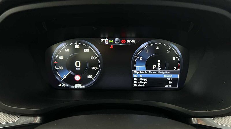 Volvo S60 R-Design, B5 mild hybrid (Rear Camera, Cruise Control)