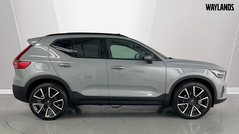 Volvo XC40 Ultra, B4 Mild hybrid, Petrol, Dark