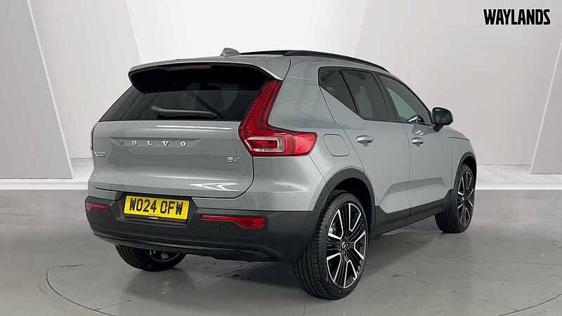 Volvo XC40 Ultra, B4 Mild hybrid, Petrol, Dark