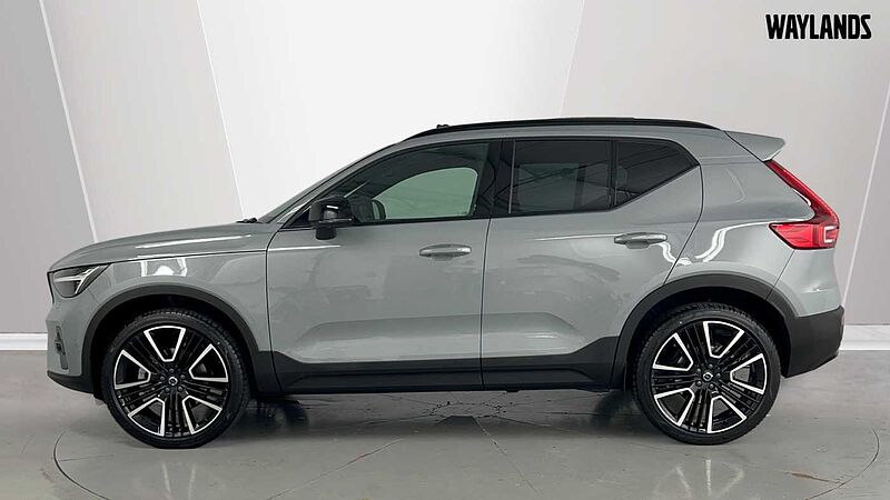 Volvo XC40 Ultra, B4 Mild hybrid, Petrol, Dark