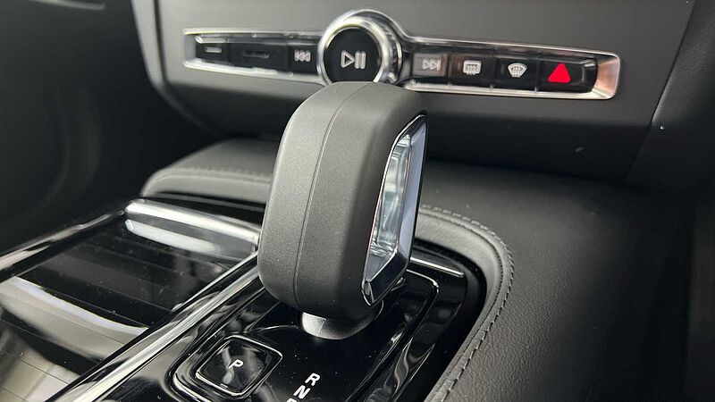 Volvo V90 Ultra, T8 AWD Plug-in hybrid, Electric/Petrol, Dark