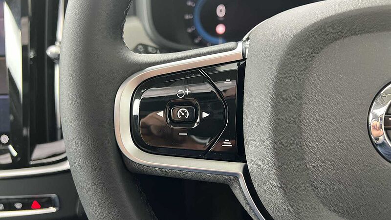 Volvo V90 Ultra, T8 AWD Plug-in hybrid, Electric/Petrol, Dark