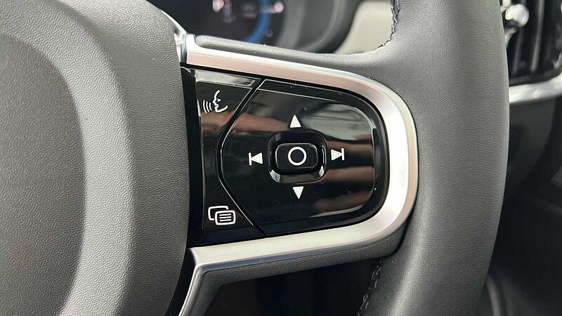 Volvo V90 Ultra, T8 AWD Plug-in hybrid, Electric/Petrol, Dark