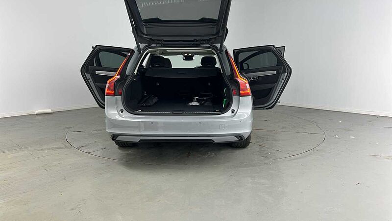 Volvo V90 Ultra, T8 AWD Plug-in hybrid, Electric/Petrol, Dark