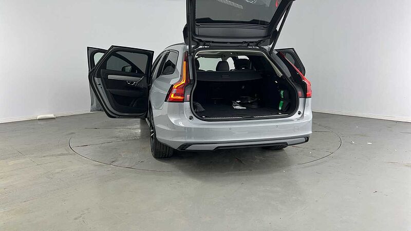 Volvo V90 Ultra, T8 AWD Plug-in hybrid, Electric/Petrol, Dark