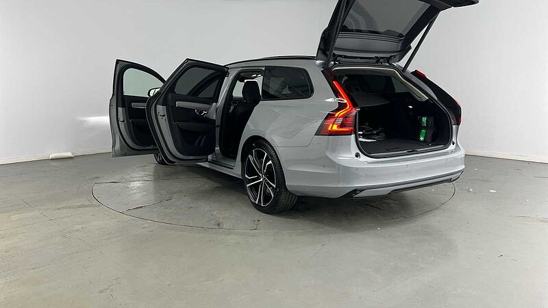 Volvo V90 Ultra, T8 AWD Plug-in hybrid, Electric/Petrol, Dark
