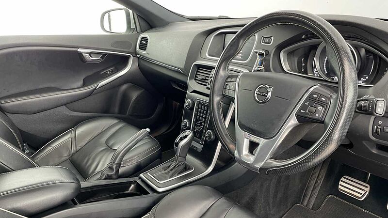 Volvo V40 T3 R-Design Pro Auto (Fixed Pan Roof, Rear Parking Camera, Heated Front Seats)