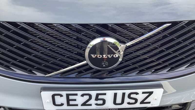 Volvo XC90 Ultra, T8 AWD Plug-in hybrid, Electric/Petrol, Dark, 7 Seats