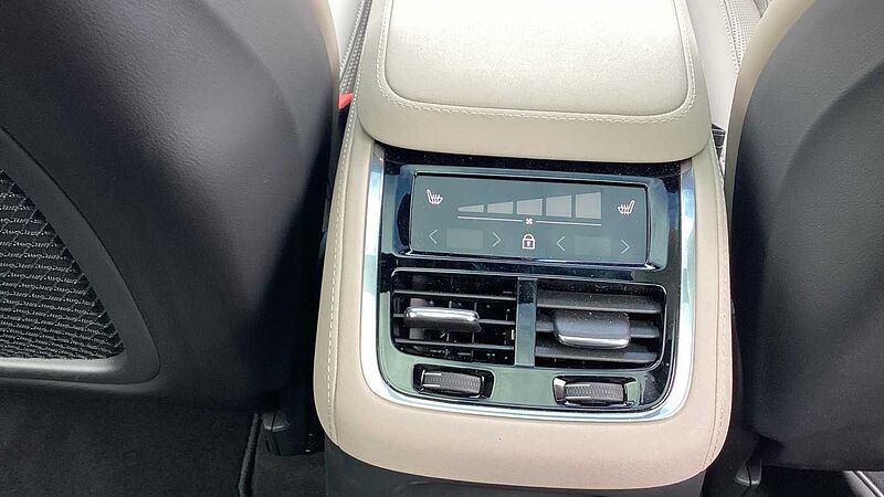 Volvo XC90 Ultra, T8 AWD Plug-in hybrid, Electric/Petrol, Dark, 7 Seats