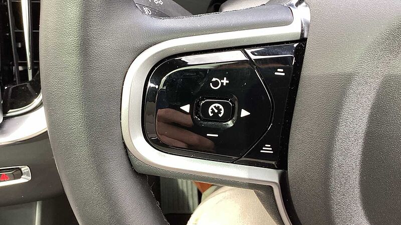 Volvo XC90 Ultra, T8 AWD Plug-in hybrid, Electric/Petrol, Dark, 7 Seats