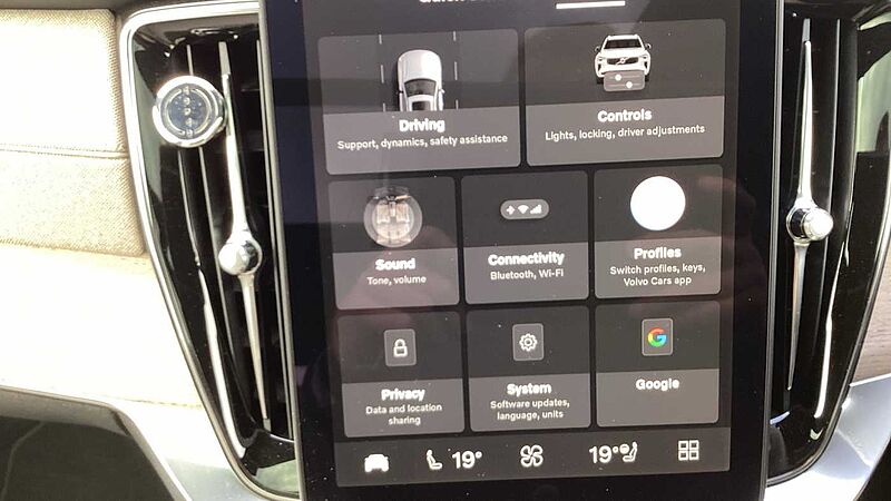 Volvo XC90 Ultra, T8 AWD Plug-in hybrid, Electric/Petrol, Dark, 7 Seats