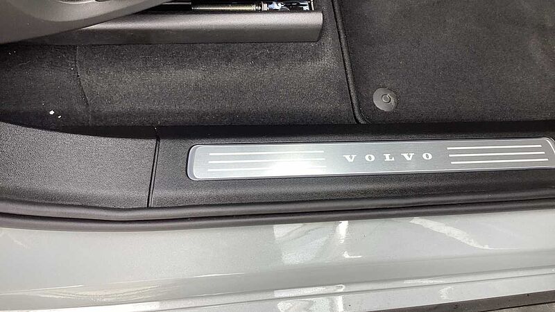 Volvo XC90 Ultra, T8 AWD Plug-in hybrid, Electric/Petrol, Dark, 7 Seats