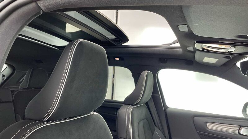 Volvo XC40 Black Edition Ultra, B4 Mild hybrid, Petrol