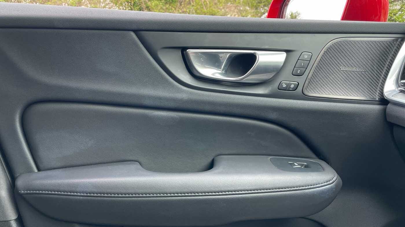 Volvo V60 Cross Country 2.0 B5P Cross Country Ultimate 5dr AWD Auto