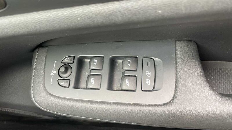 Volvo V60 Cross Country 2.0 B5P Cross Country Ultimate 5dr AWD Auto