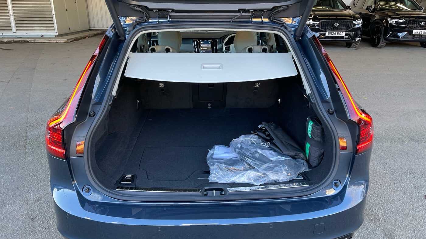 Volvo V90 Plus, T6 AWD Plug-in hybrid, Electric/Petrol, Dark