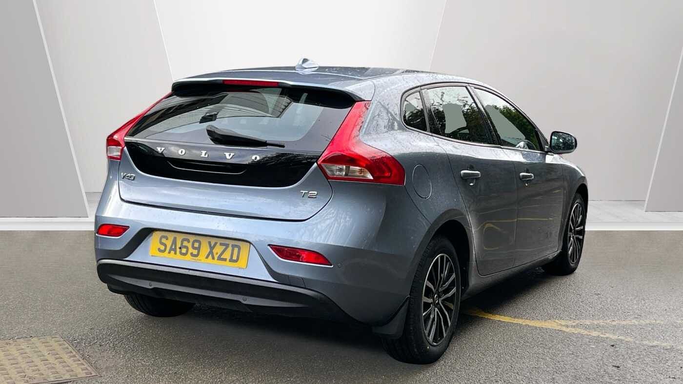 Volvo V40 T2 Momentum Manual