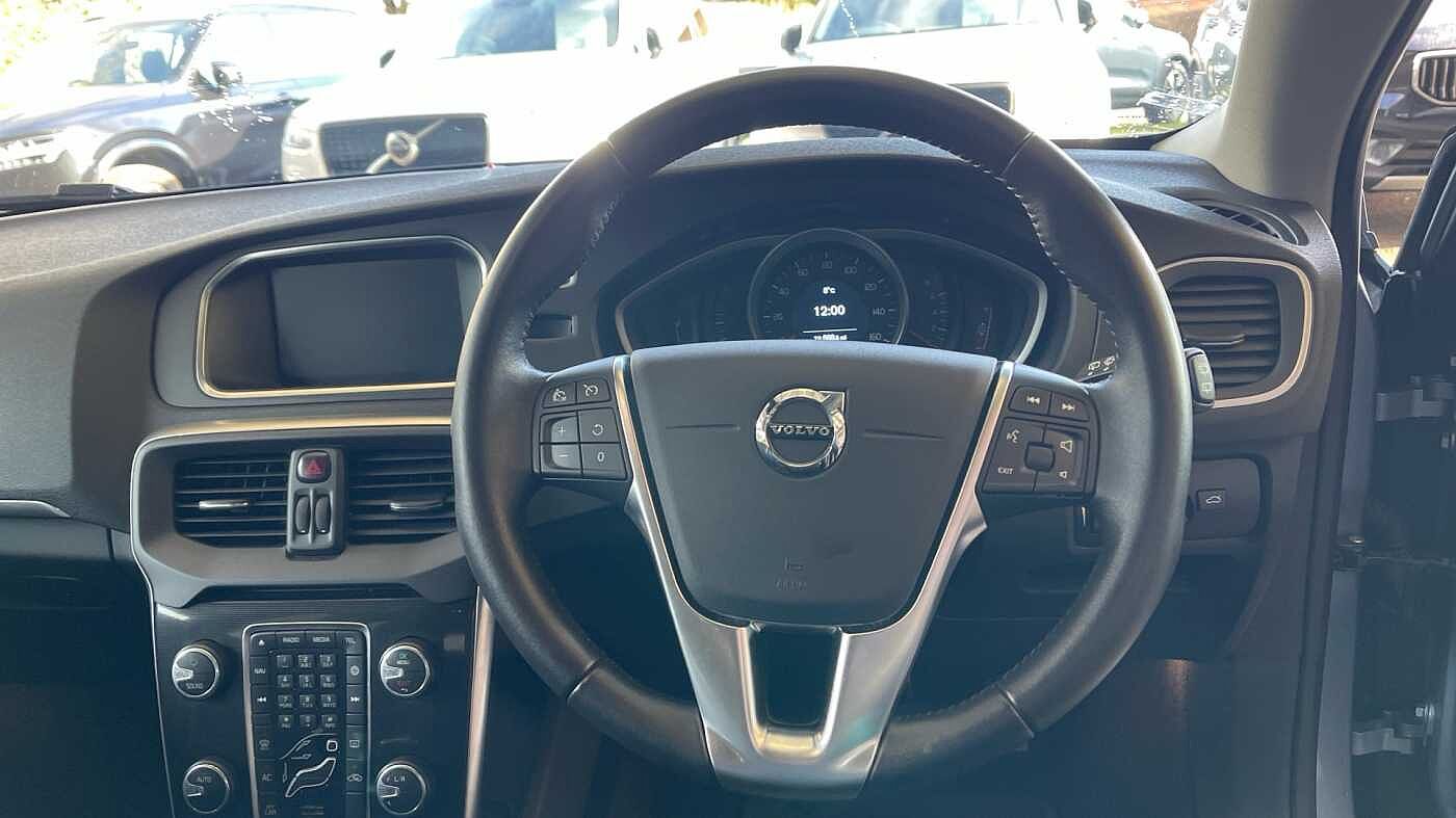 Volvo V40 T2 Momentum Manual