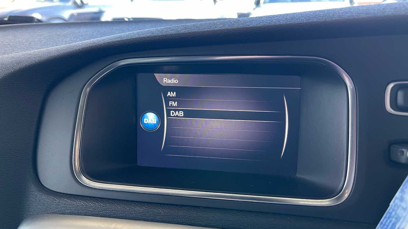 Volvo V40 T2 Momentum Manual