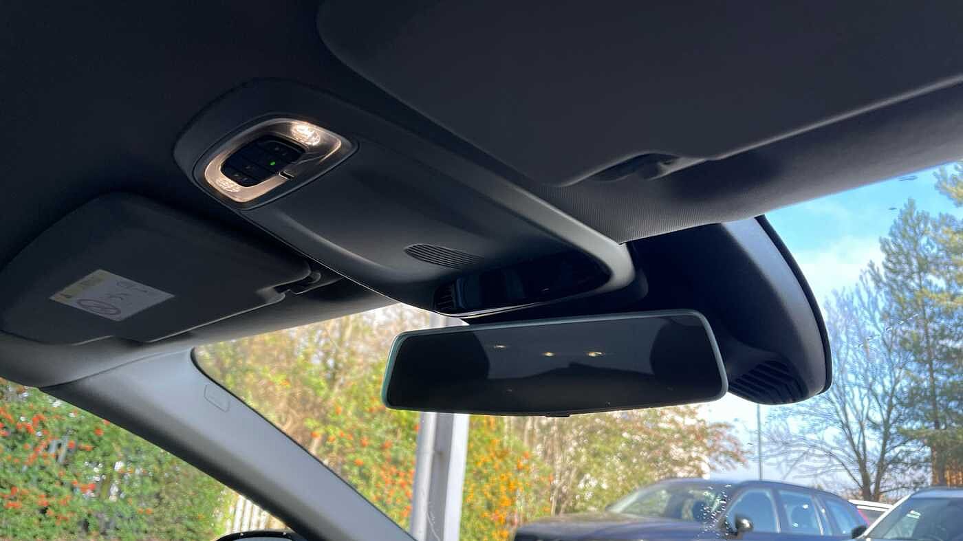 Volvo V40 T2 Momentum Manual