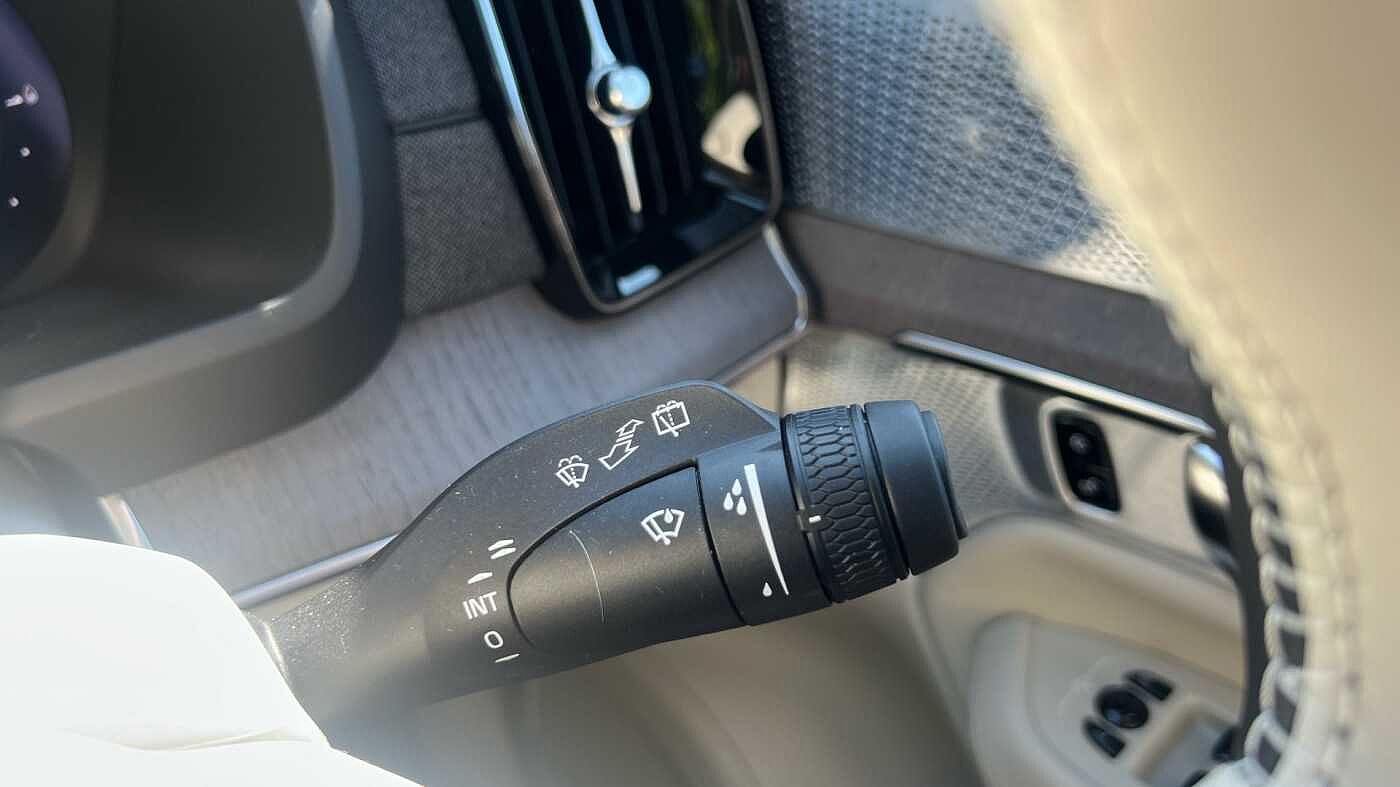 Volvo XC90 Ultra, T8 AWD Plug-in hybrid, Electric/Petrol, Dark, 7 Seats