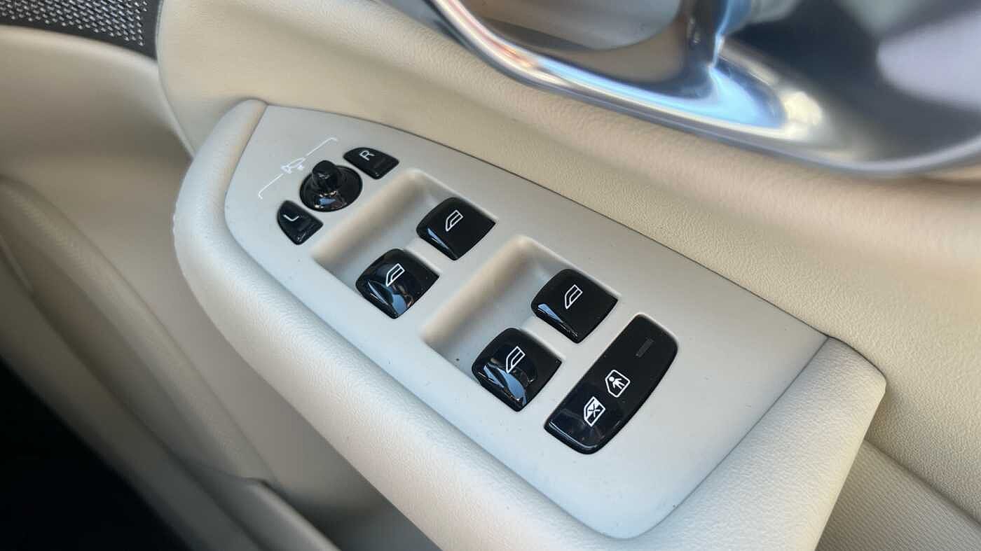 Volvo XC90 Ultra, T8 AWD Plug-in hybrid, Electric/Petrol, Dark, 7 Seats