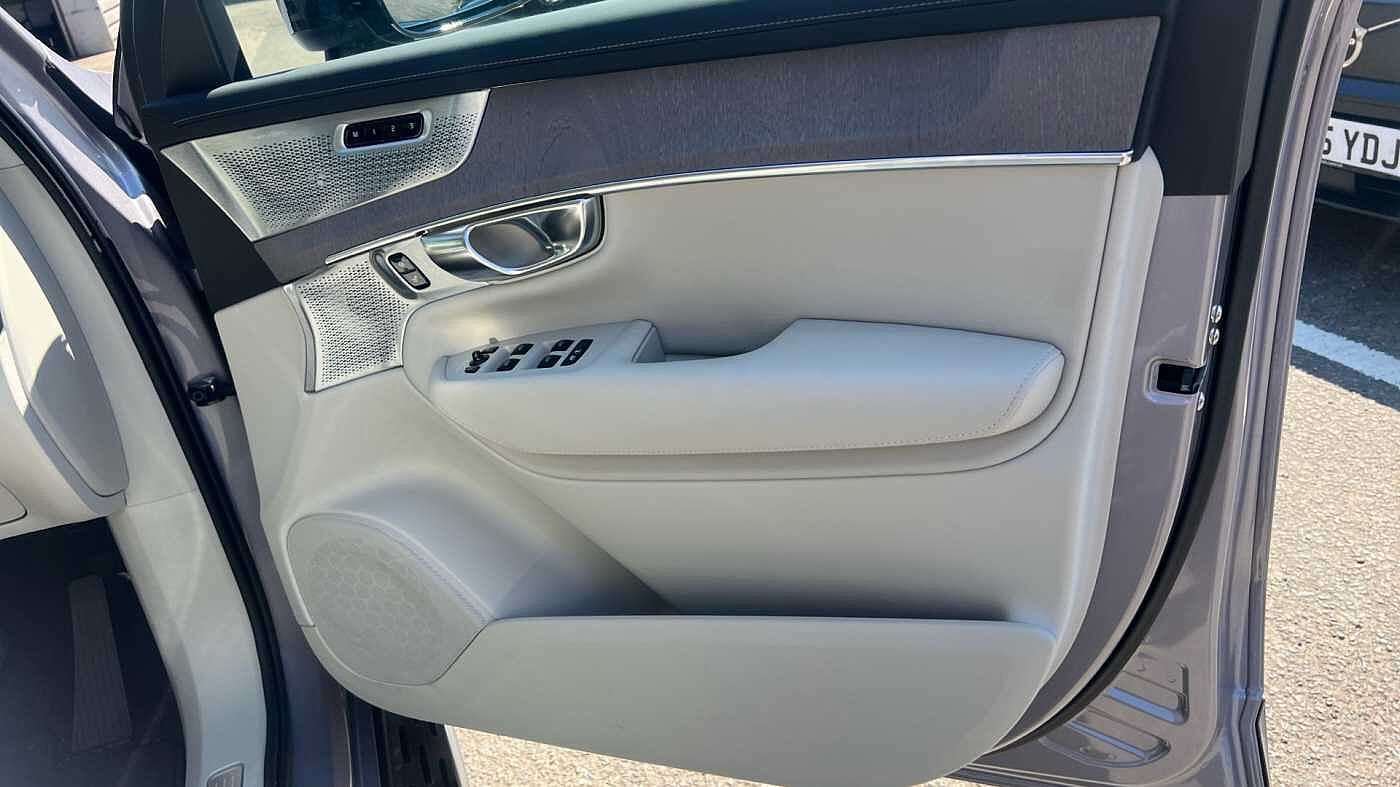 Volvo XC90 Ultra, T8 AWD Plug-in hybrid, Electric/Petrol, Dark, 7 Seats