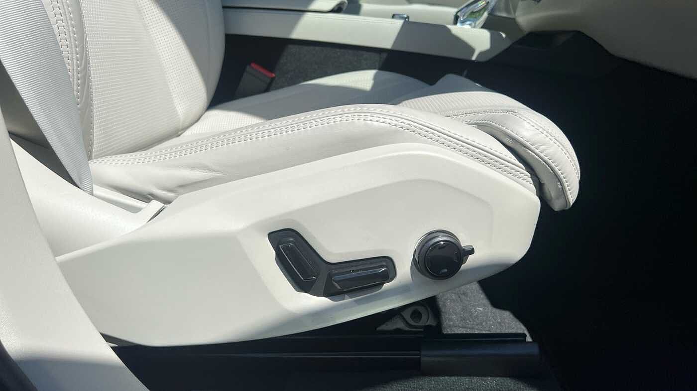 Volvo XC90 Ultra, T8 AWD Plug-in hybrid, Electric/Petrol, Dark, 7 Seats