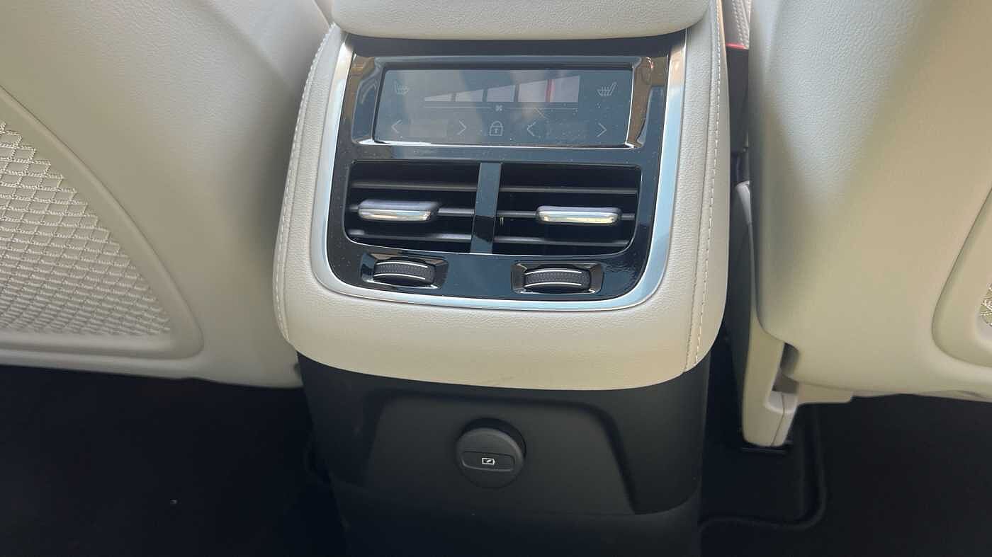 Volvo XC90 Ultra, T8 AWD Plug-in hybrid, Electric/Petrol, Dark, 7 Seats