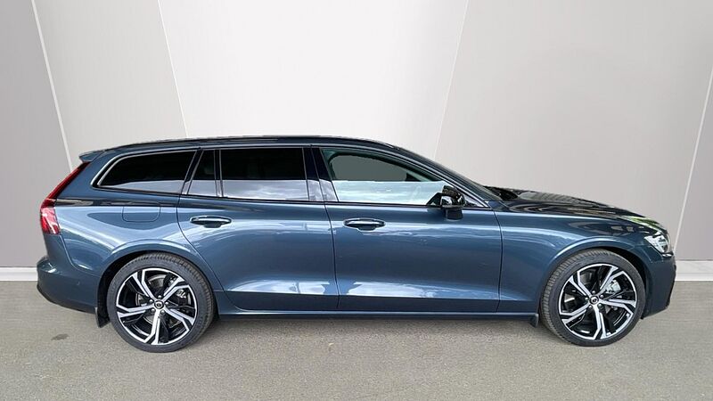 Volvo V60 Ultra, T8 AWD Plug-in hybrid, Electric/Petrol, Dark