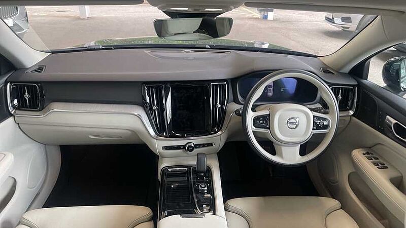 Volvo V60 Ultra, T8 AWD Plug-in hybrid, Electric/Petrol, Dark