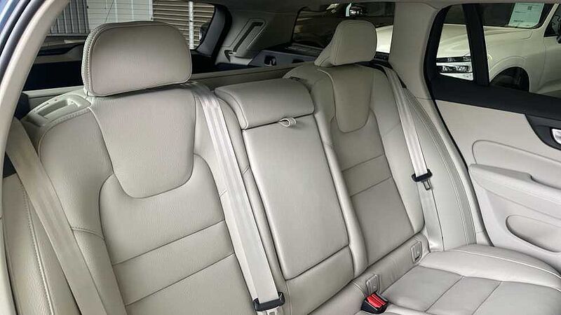 Volvo V60 Ultra, T8 AWD Plug-in hybrid, Electric/Petrol, Dark