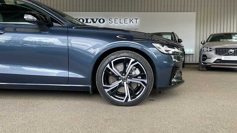 Volvo V60 Ultra, T8 AWD Plug-in hybrid, Electric/Petrol, Dark