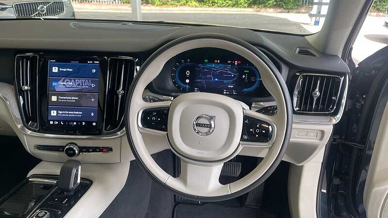 Volvo V60 Ultra, T8 AWD Plug-in hybrid, Electric/Petrol, Dark