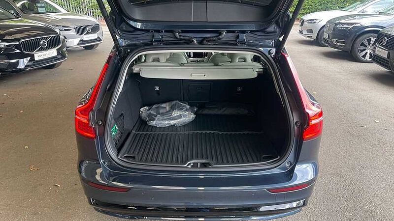 Volvo V60 Ultra, T8 AWD Plug-in hybrid, Electric/Petrol, Dark