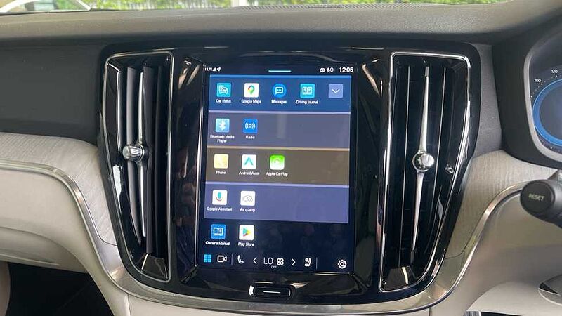 Volvo V60 Ultra, T8 AWD Plug-in hybrid, Electric/Petrol, Dark